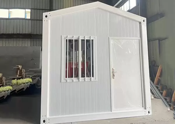 Casa contenedor de montaje r&aacute;pido con techo en espiga