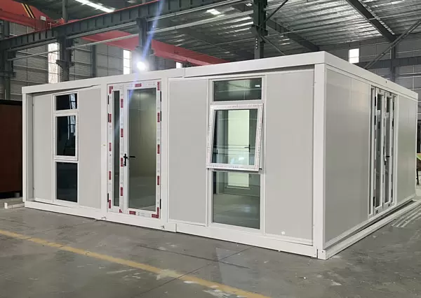 Caja de expansi&oacute;n superior plana
